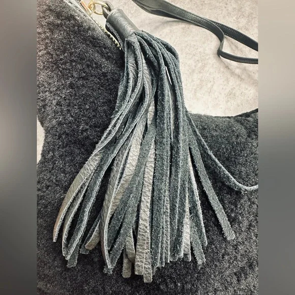 Vintage Margot Shearling Bag with Leather Straps - Picture 3 of 6